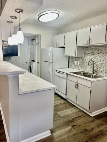 12660 Ashford Point Drive 608, Houston, TX 77082