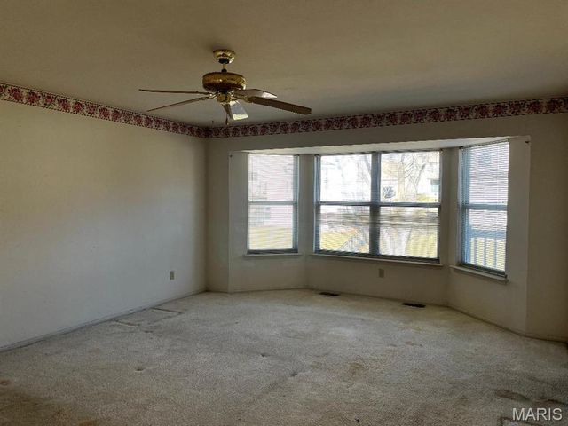 20 Ridge Mount Court, St Charles, MO 63303