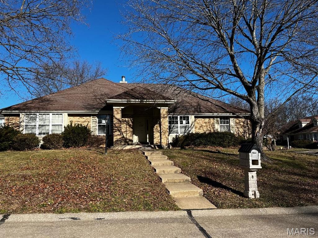 20 Ridge Mount Court, St Charles, MO 63303