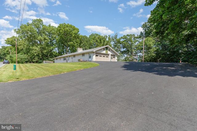 203 RIDGE RD, Carlisle, PA 17015