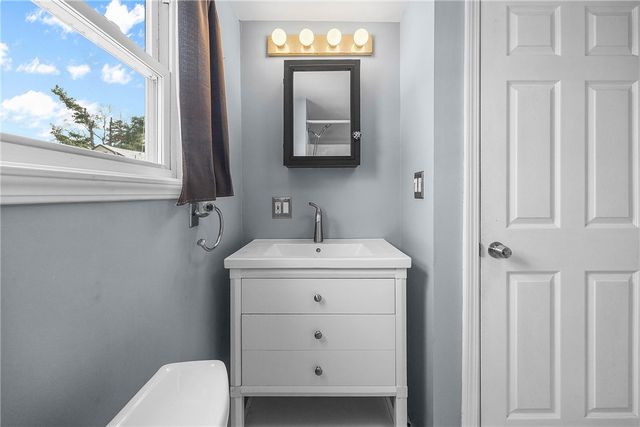 4 Woodneath Crescent, East Rochester, NY 14445