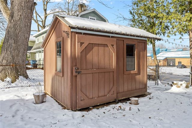 4 Woodneath Crescent, East Rochester, NY 14445