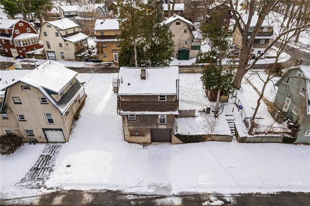 4 Woodneath Crescent, East Rochester, NY 14445