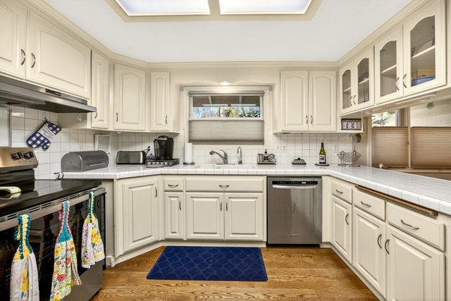 2418 Acorn Way, Medford, OR 97504