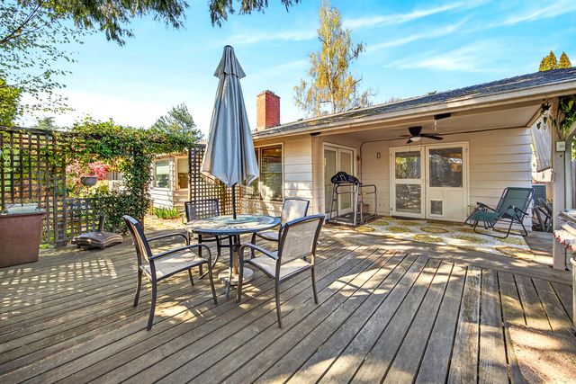 2418 Acorn Way, Medford, OR 97504