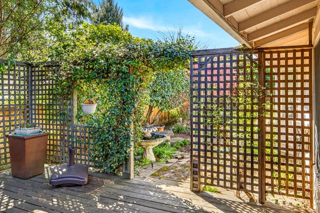 2418 Acorn Way, Medford, OR 97504