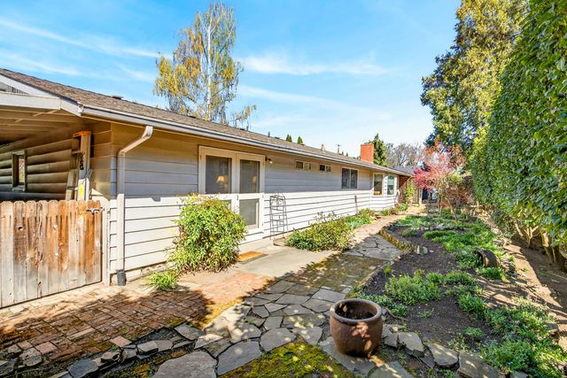 2418 Acorn Way, Medford, OR 97504