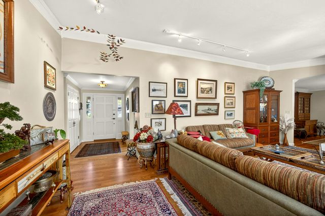 2418 Acorn Way, Medford, OR 97504