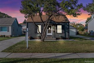 22421 Maple Street, Saint Clair Shores, MI 48081