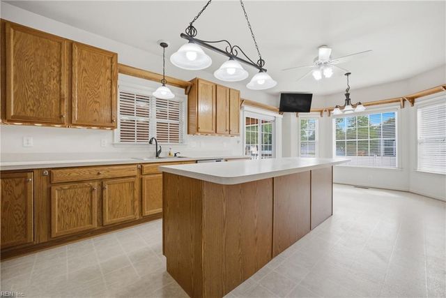 30 Holloway RD, Newport News, VA 23602