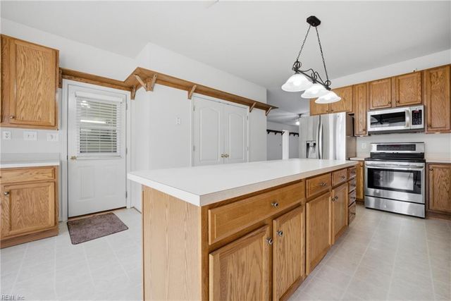 30 Holloway RD, Newport News, VA 23602