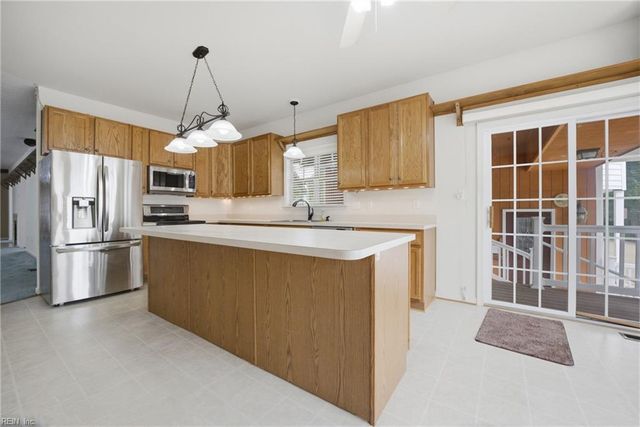 30 Holloway RD, Newport News, VA 23602