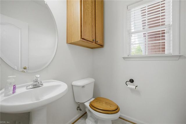 30 Holloway RD, Newport News, VA 23602