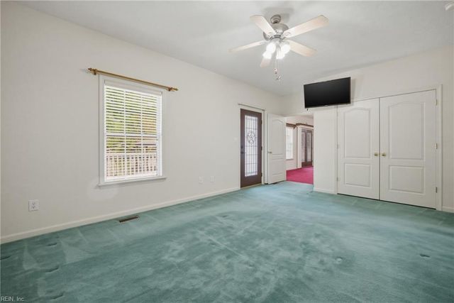 30 Holloway RD, Newport News, VA 23602