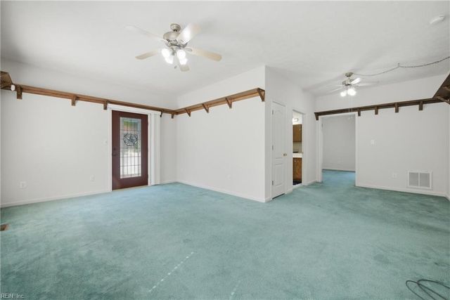 30 Holloway RD, Newport News, VA 23602