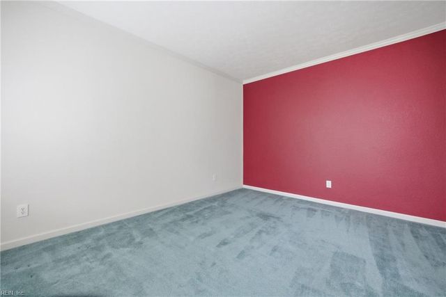 30 Holloway RD, Newport News, VA 23602