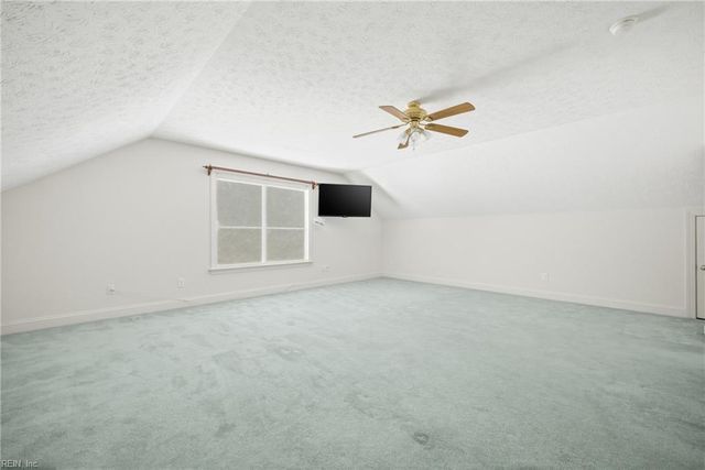 30 Holloway RD, Newport News, VA 23602