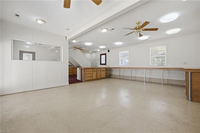 30 Holloway RD, Newport News, VA 23602