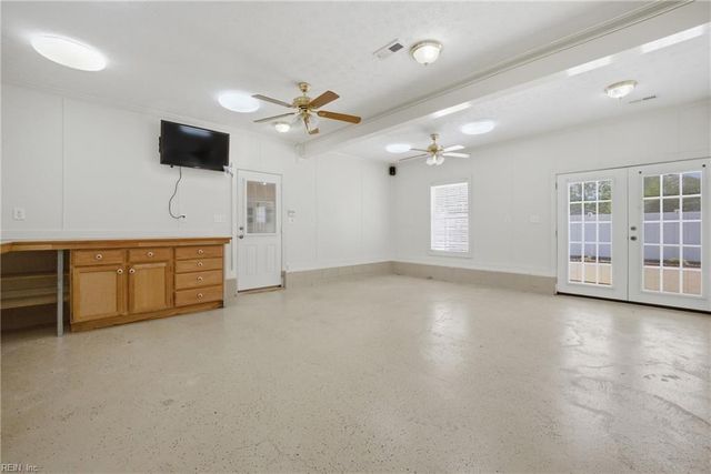 30 Holloway RD, Newport News, VA 23602