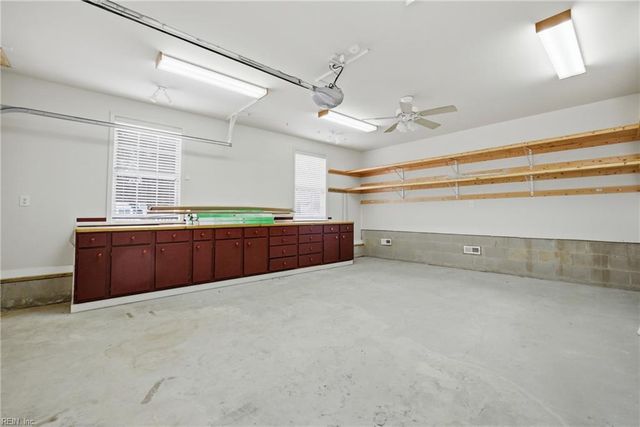 30 Holloway RD, Newport News, VA 23602