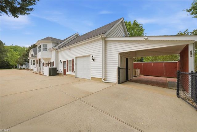 30 Holloway RD, Newport News, VA 23602
