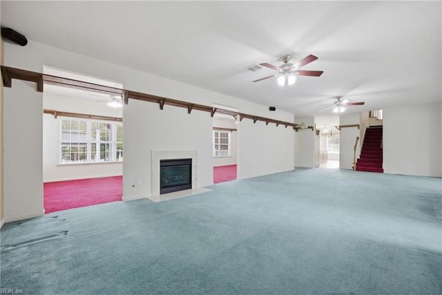 30 Holloway RD, Newport News, VA 23602