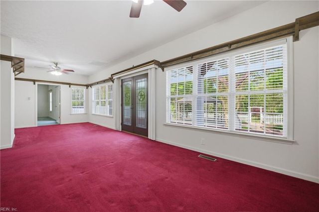 30 Holloway RD, Newport News, VA 23602