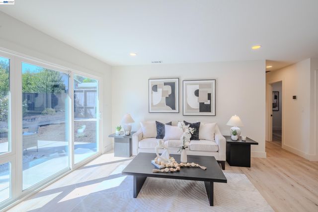 3672 Sanford St, Concord, CA 94520
