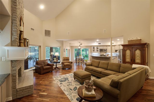 9151 Lakeside Circle, Montgomery, TX 77316