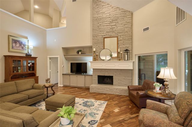9151 Lakeside Circle, Montgomery, TX 77316