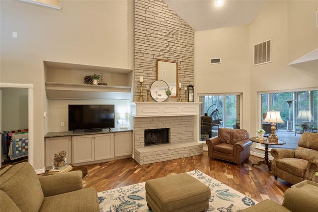 9151 Lakeside Circle, Montgomery, TX 77316