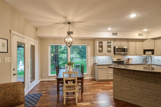 9151 Lakeside Circle, Montgomery, TX 77316