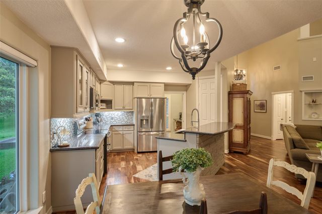 9151 Lakeside Circle, Montgomery, TX 77316