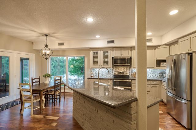 9151 Lakeside Circle, Montgomery, TX 77316