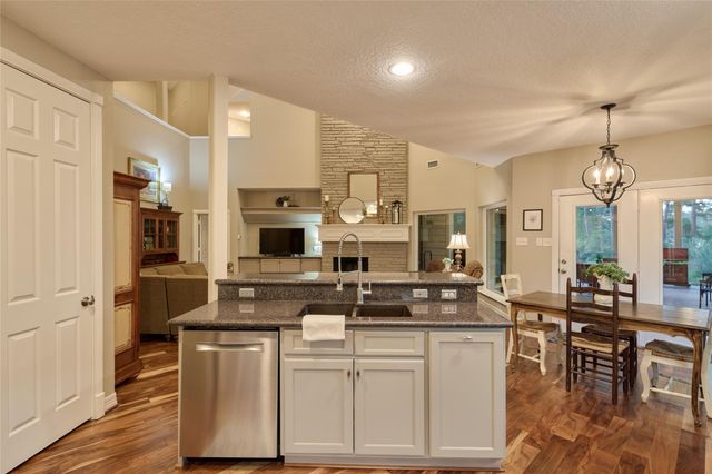 9151 Lakeside Circle, Montgomery, TX 77316
