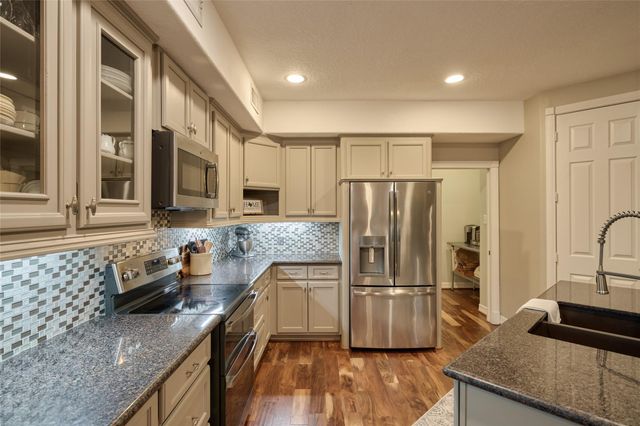 9151 Lakeside Circle, Montgomery, TX 77316