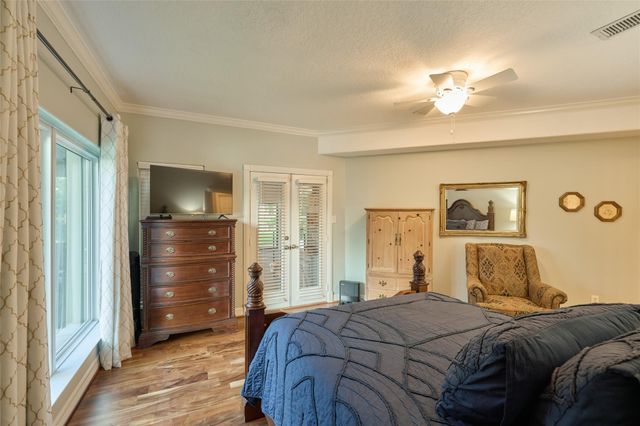 9151 Lakeside Circle, Montgomery, TX 77316