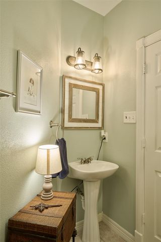 9151 Lakeside Circle, Montgomery, TX 77316