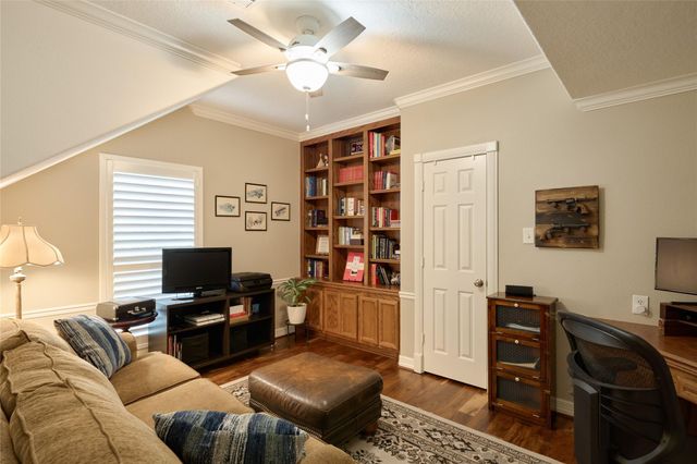9151 Lakeside Circle, Montgomery, TX 77316