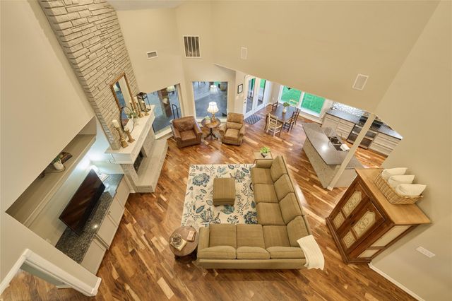 9151 Lakeside Circle, Montgomery, TX 77316