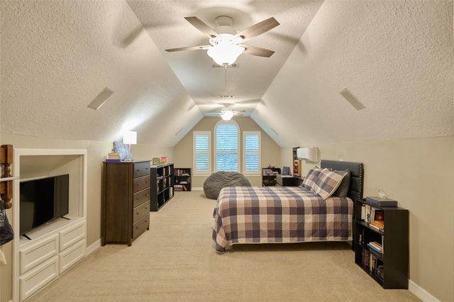 9151 Lakeside Circle, Montgomery, TX 77316