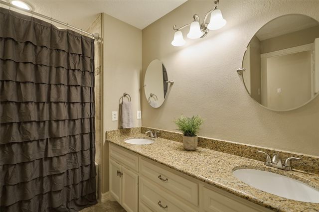 9151 Lakeside Circle, Montgomery, TX 77316