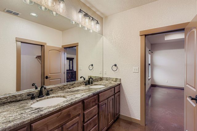 192 Freedom DR, Georgetown, TX 78626