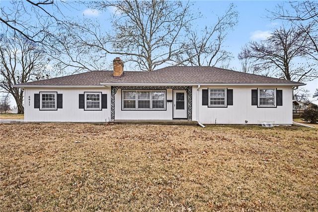 6017 N Howard Avenue, Gladstone, MO 64118
