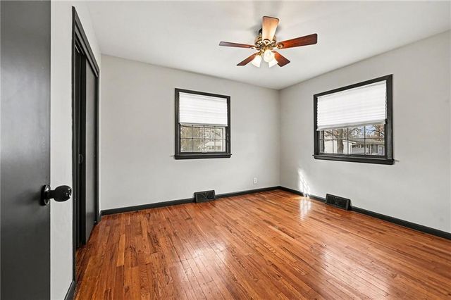 6017 N Howard Avenue, Gladstone, MO 64118