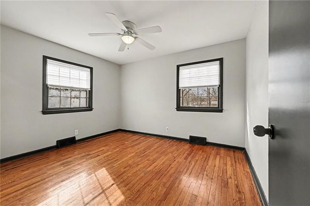 6017 N Howard Avenue, Gladstone, MO 64118