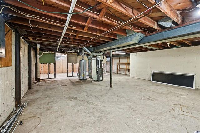 6017 N Howard Avenue, Gladstone, MO 64118