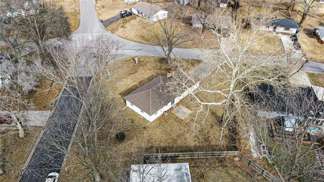 6017 N Howard Avenue, Gladstone, MO 64118