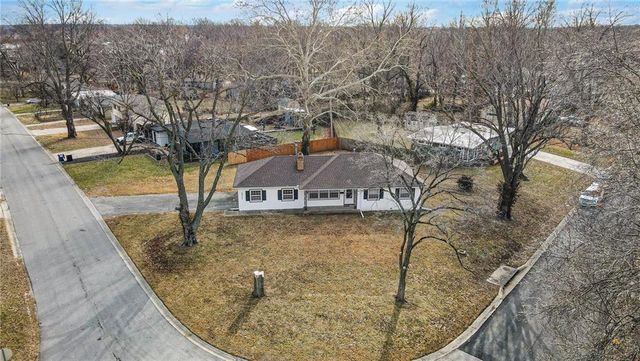 6017 N Howard Avenue, Gladstone, MO 64118