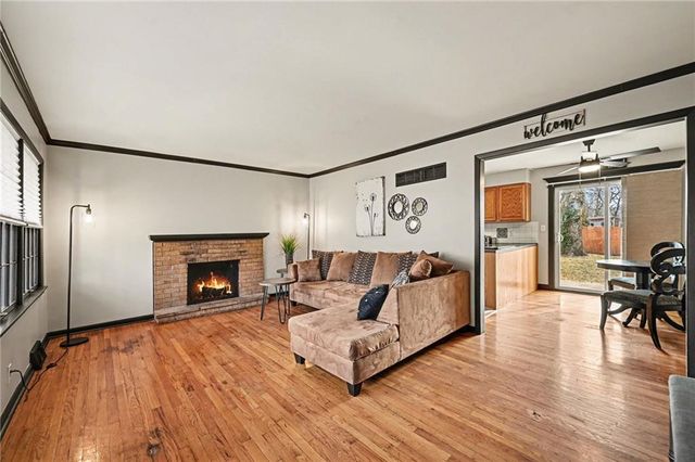 6017 N Howard Avenue, Gladstone, MO 64118